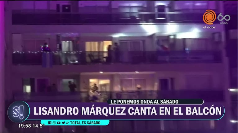 Lisandro Márquez cantó desde el balcón