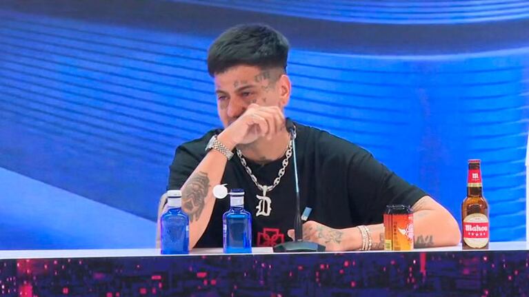 La emoción del Duki al ser sorprendido por su mamá en plena conferencia de prensa