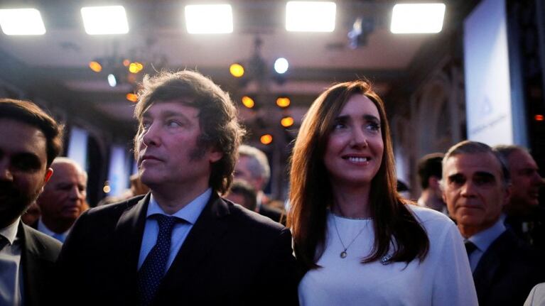 Así fue el abrazo de Javier Milei con Victoria Villarruel al llegar al Congreso