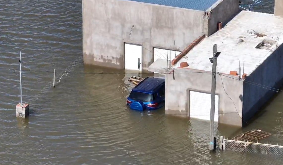 Vecinos de un barrio inundado de Bahía Blanca denuncian robos