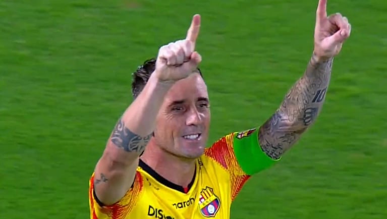 El gol de penal de Damián Díaz y el 2 a 1 de Barcelona sobre Talleres en Ecuador