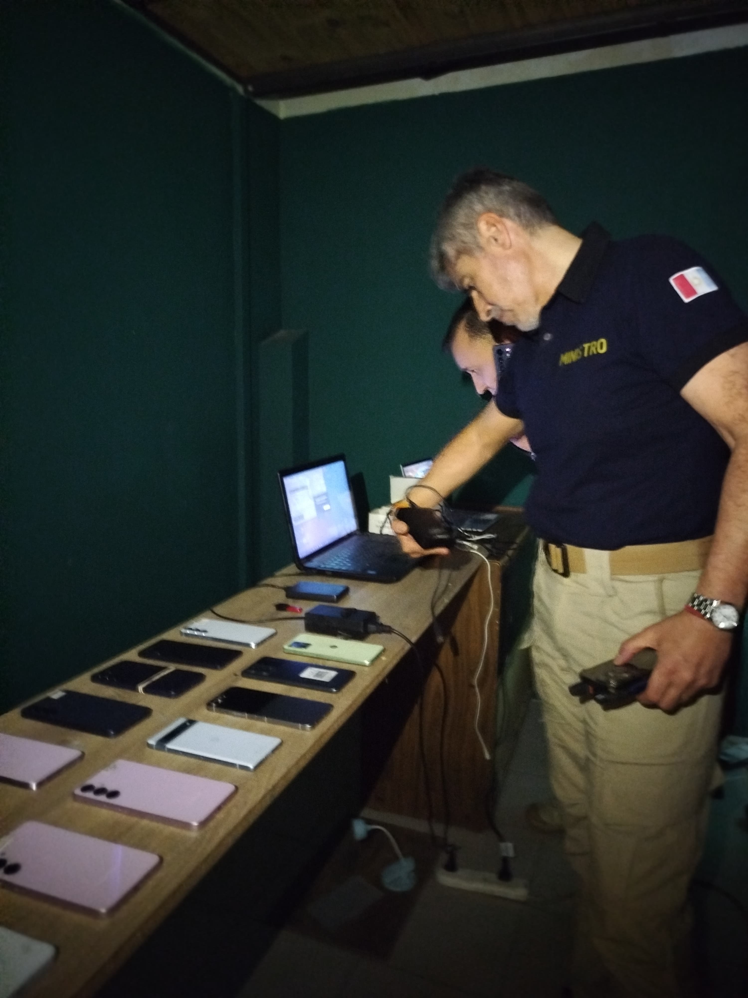 Megaoperativo en la Galería Espacial por una organización dedicada al robo de celulares