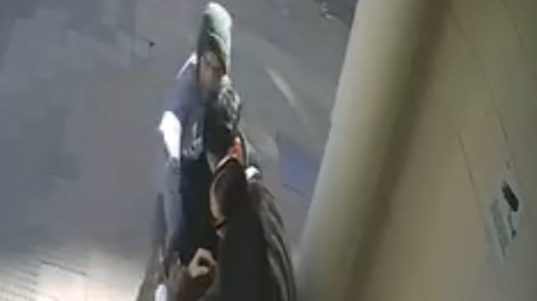 Le robaron el celular en plena avenida Chacabuco
