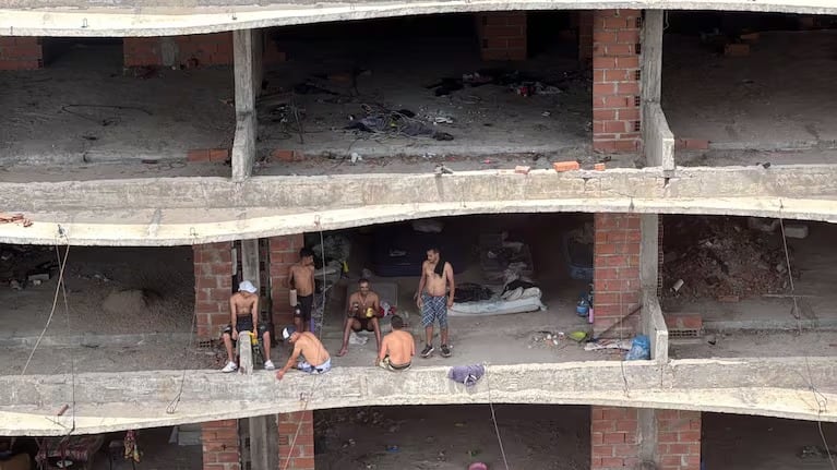 Operativo en la “mole”: la preocupación de los vecinos y las protestas de los okupas