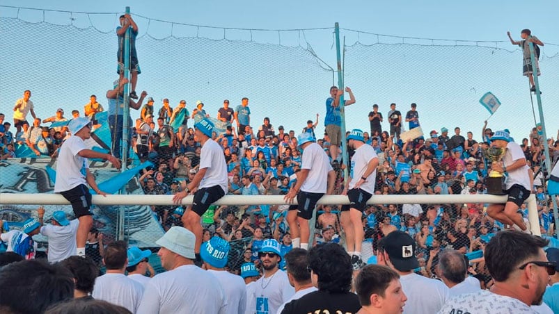 Estudiantes de Río Cuarto festejó en casa el ascenso a Primera