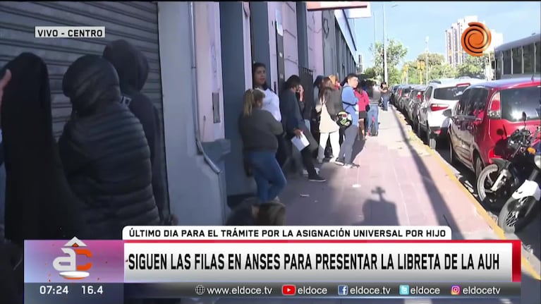 Largas filas en Anses para presentar libreta AUH