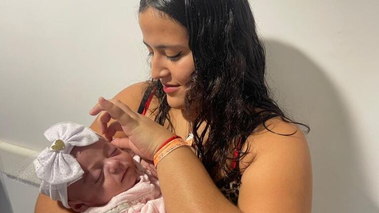 Emilia, la prematura que nació con 500 gramos de peso y ahora le dieron el alta