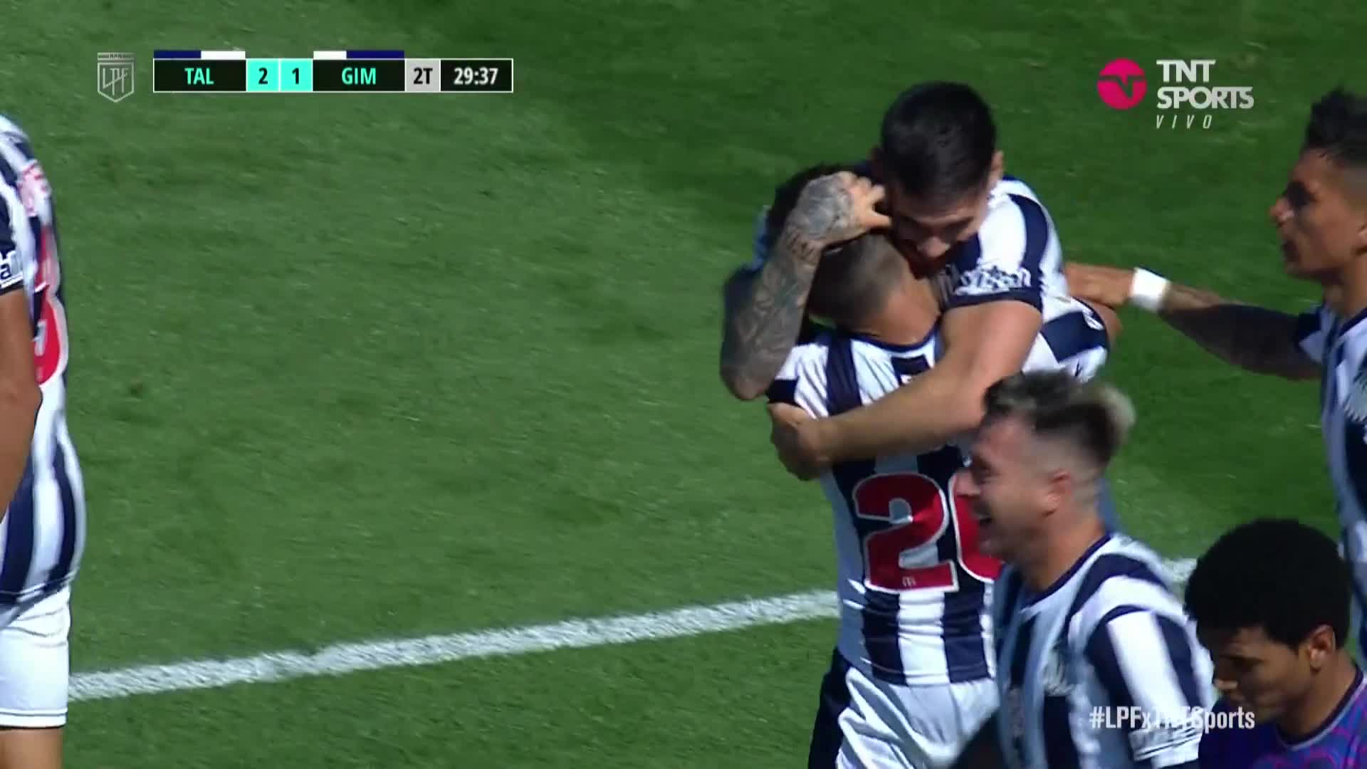 El golazo de Álvez para el 2 a 1 de Talleres