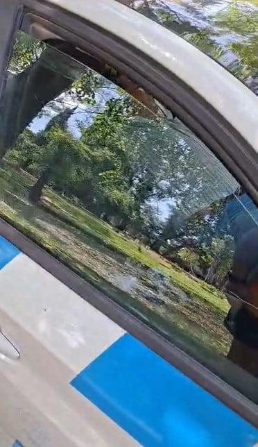 Filmaron a un hombre durmiendo en un móvil de Seguridad Ciudadana en el Parque Sarmiento