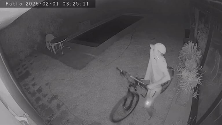 Robaron la bicicleta por el techo en menos de un minuto