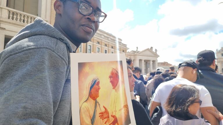 Finaliza el adiós de los fieles al Papa: la emoción desde la fila a la Basílica de San Pedro