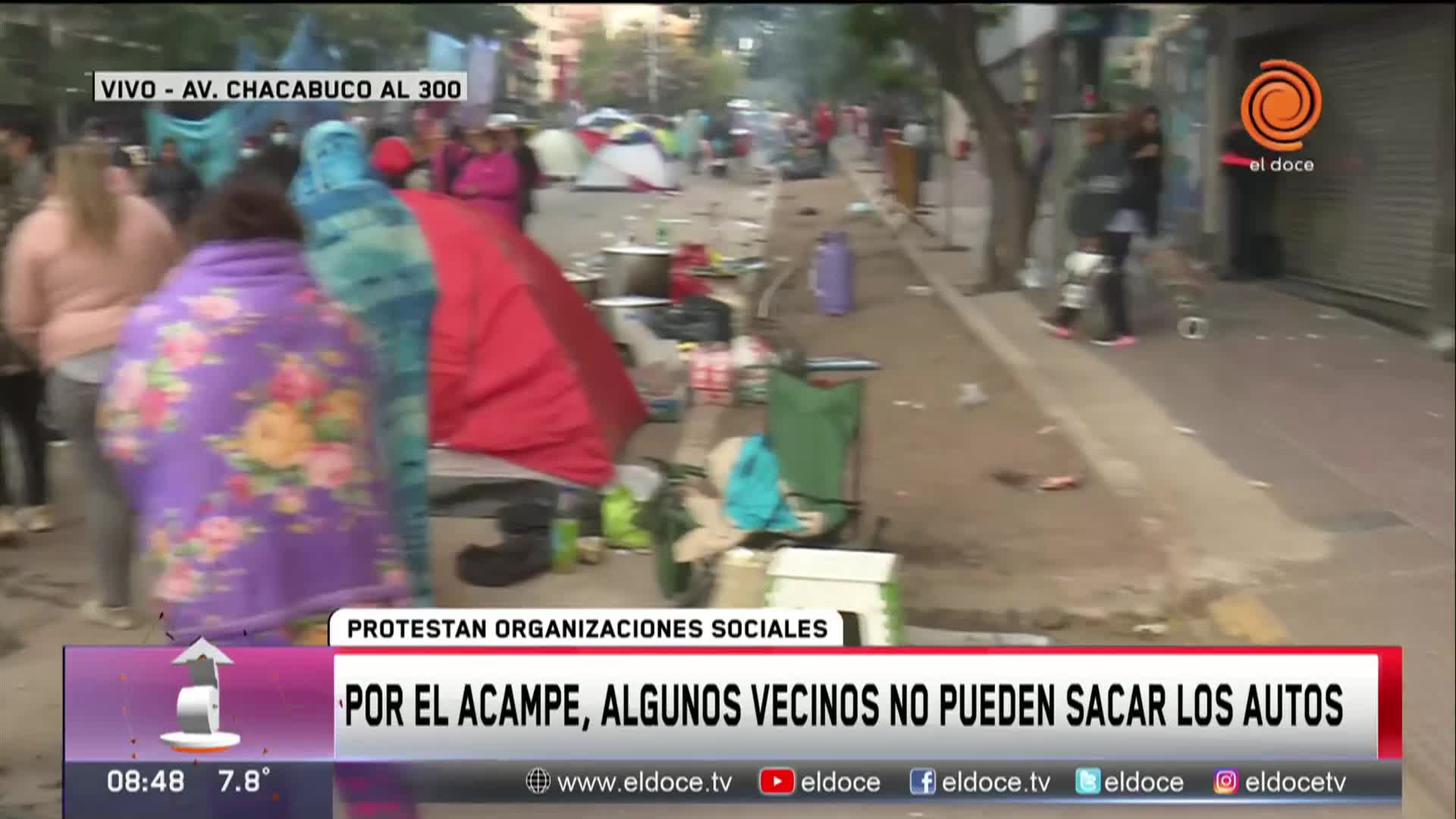 Por el acampe, algunos vecinos no pueden sacar sus autos 