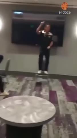 Un utilero lleva La Mona al fútbol de EEUU
