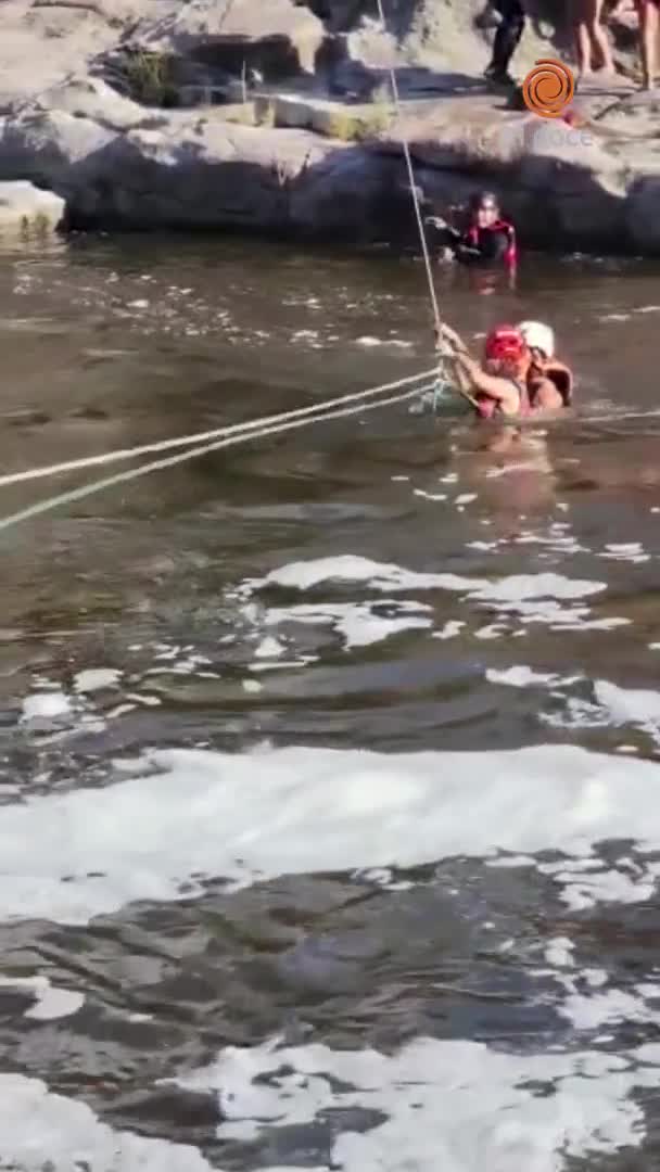 Rescataron a 20 personas del balneario La Toma