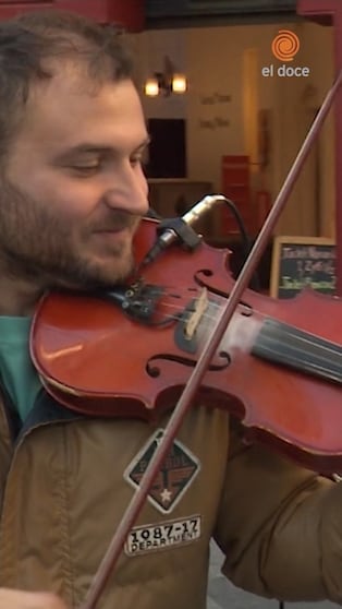 El violinista de la Peatonal tocó para Messi