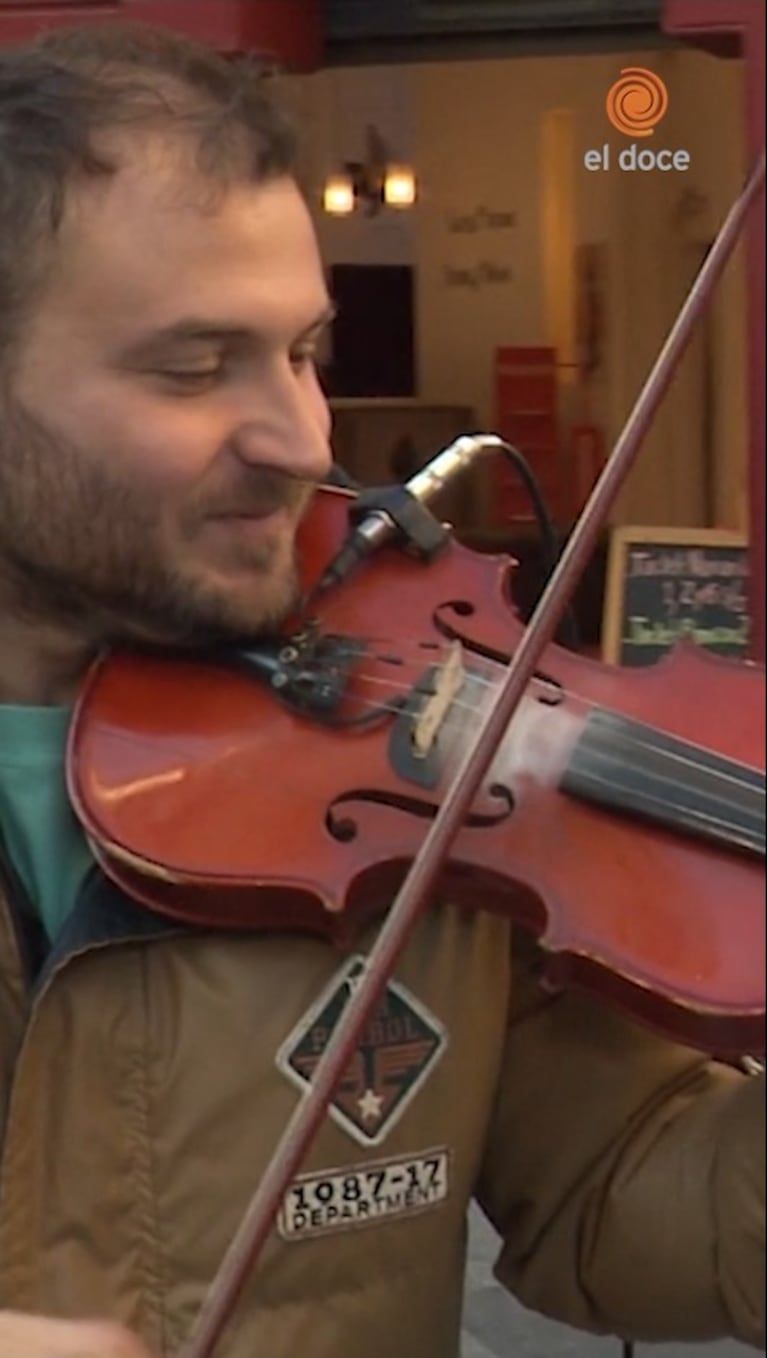 El violinista de la Peatonal tocó para Messi
