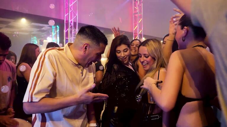 LBC estrenó junto a DesaKTa2 "Que No Paren De Bailar" una adaptación del hit brasilero