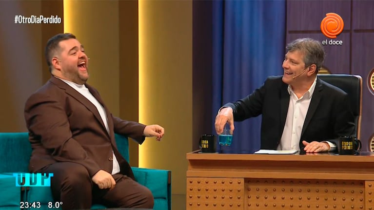 Dario Barassi hizo burbujas con el cañito de la birome