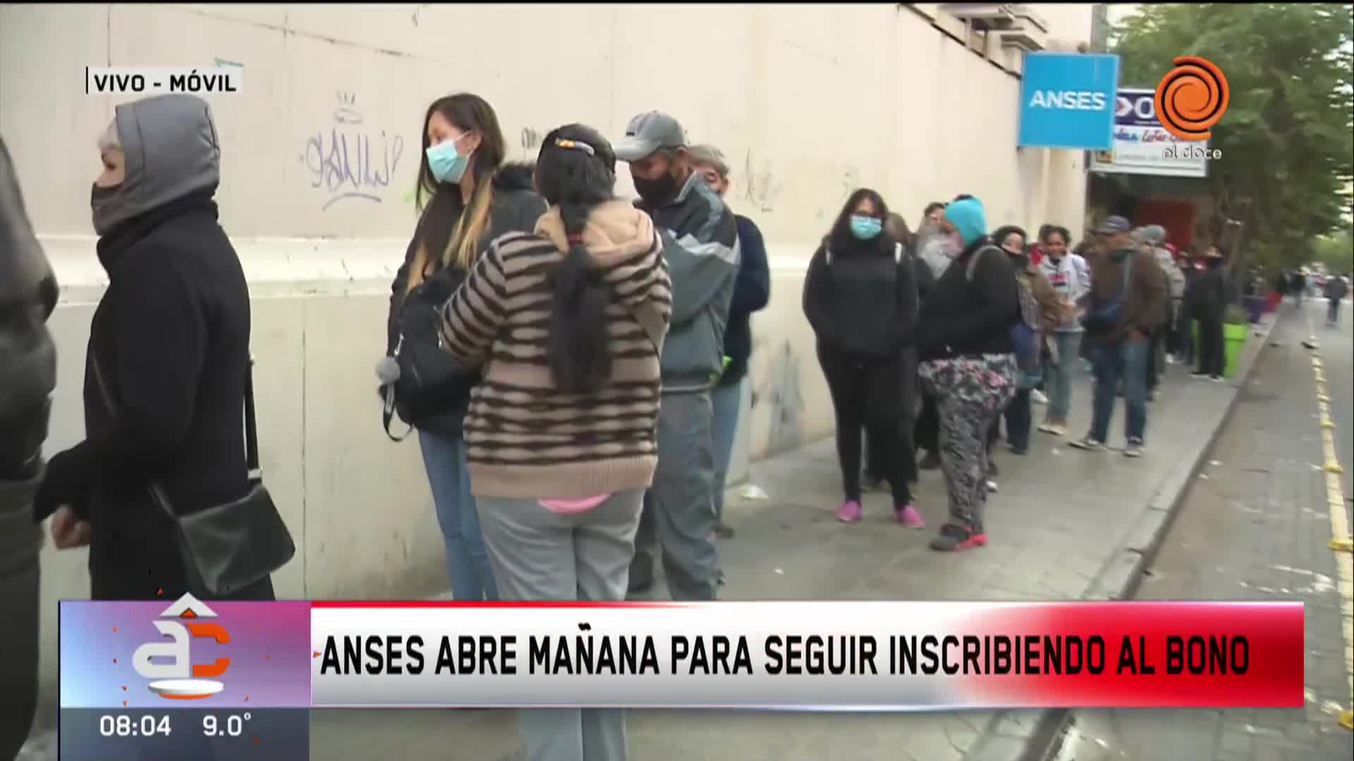 Bono: largas colas para inscribirse en Anses