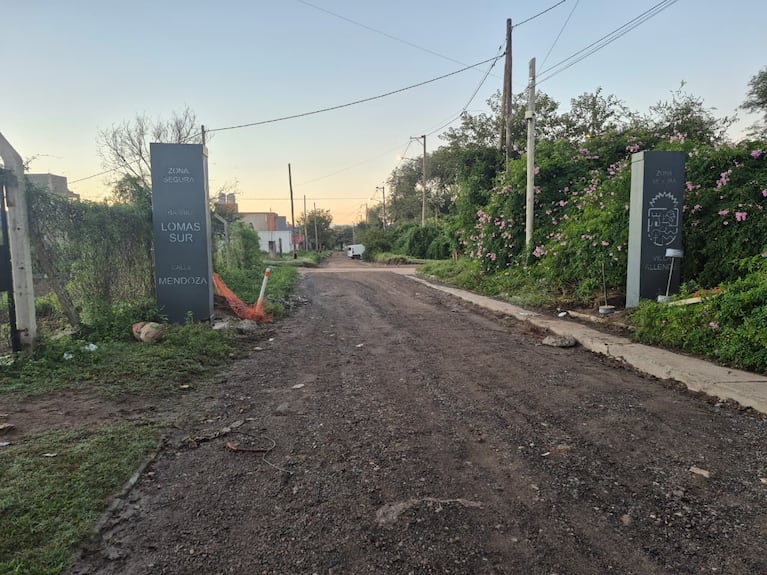 Empezaron a colocar portones para reforzar la seguridad en Villa Allende y crece el conflicto vecinal