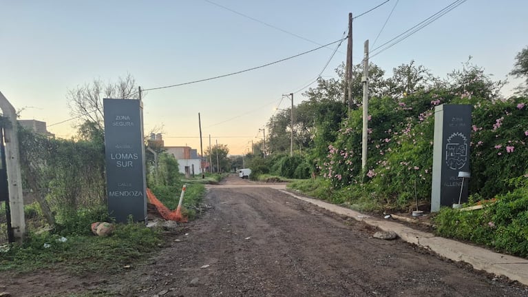 Empezaron a colocar portones para reforzar la seguridad en Villa Allende y crece el conflicto vecinal