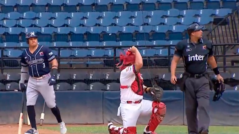 Pánico en el estadio de béisbol durante el terremoto