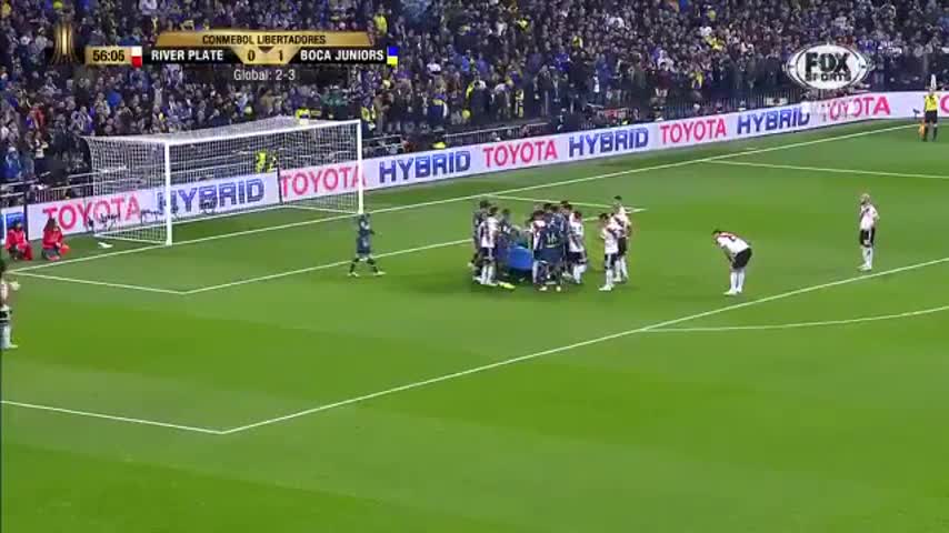 ¿Penal? La polémica entre Andrada y Pratto