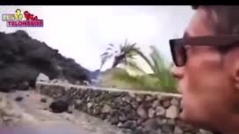 Tocó la lava del volcán en vivo y se quemó