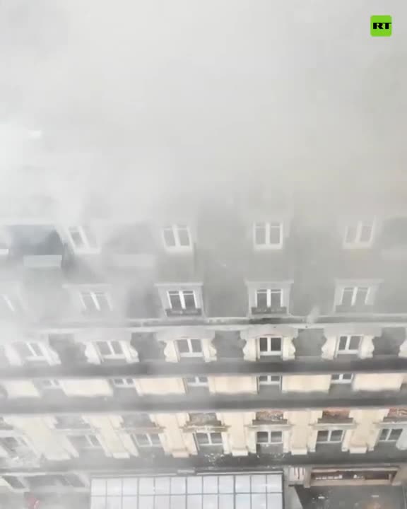 Se quemó un edificio entero en París