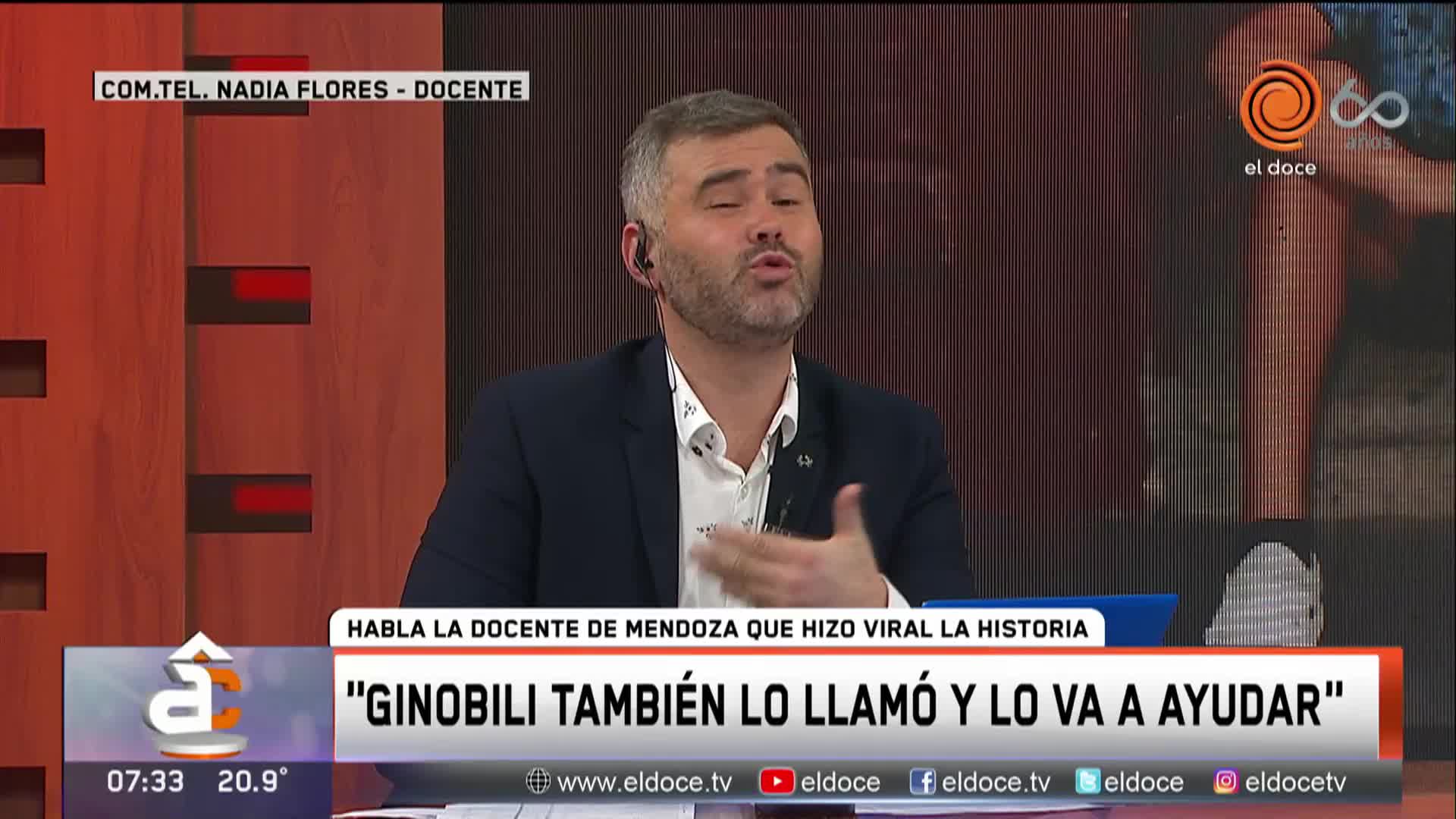 La felicidad del alumno y la profesora por la ayuda de Fabricio Oberto