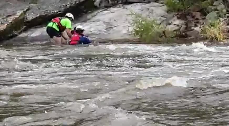 Quedaron atrapados tras la crecida del río Cosquín