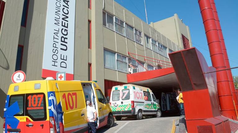 La salud del hombre baleado en el ojo en un enfrentamiento de bandas