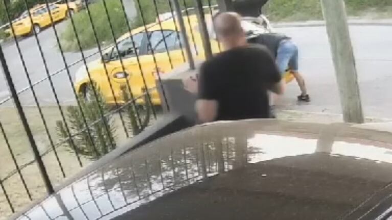 El taxista que ahuyentó a motochoros a las trompadas