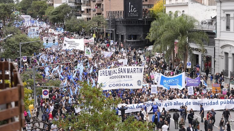 Así se vio la marcha universitaria en Córdoba desde el drone de El Doce