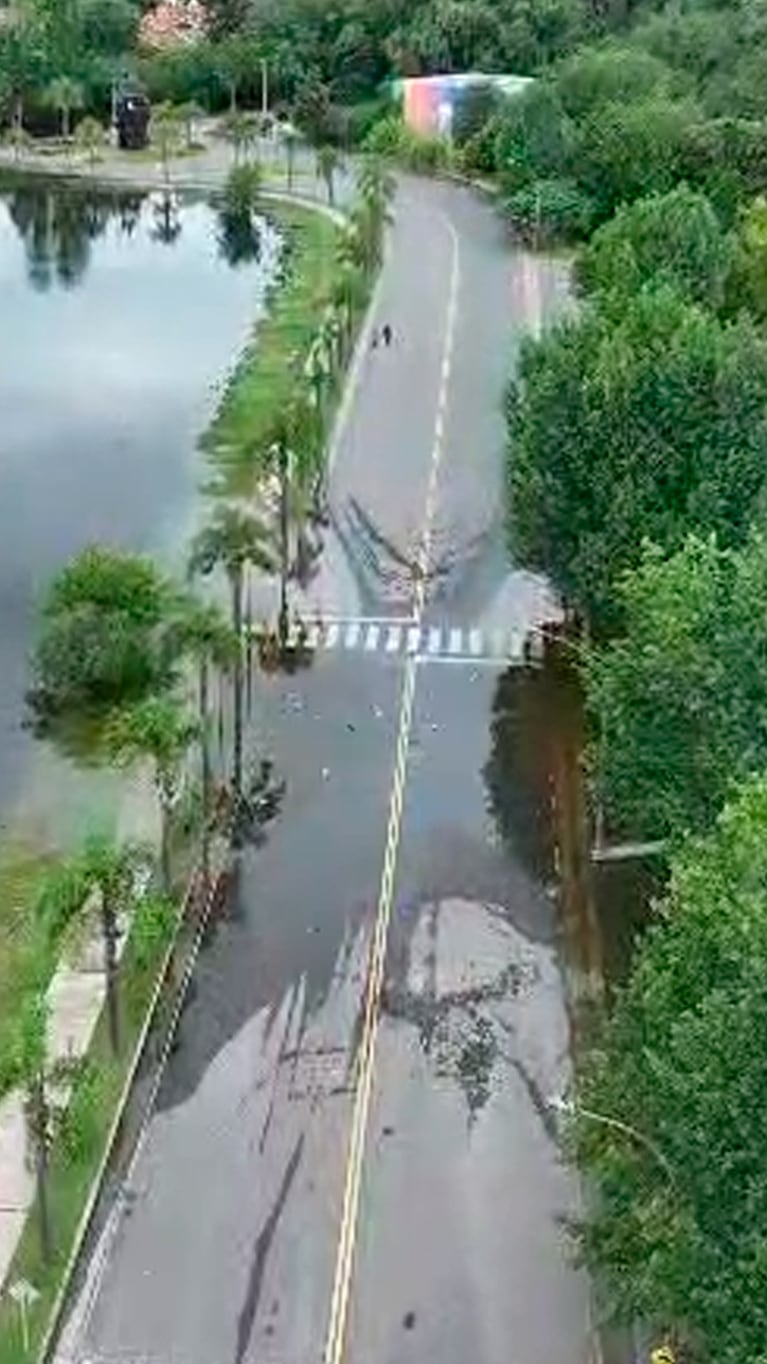 Desborde en el lago San Roque tras las lluvias