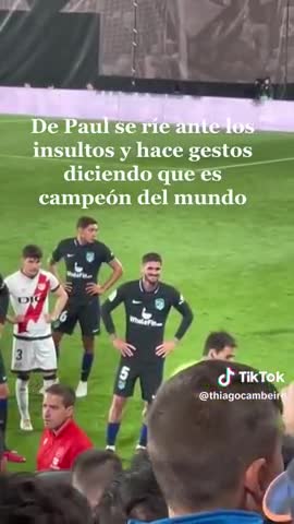 El cruce de De Paul con los hinchas del Rayo Vallecano