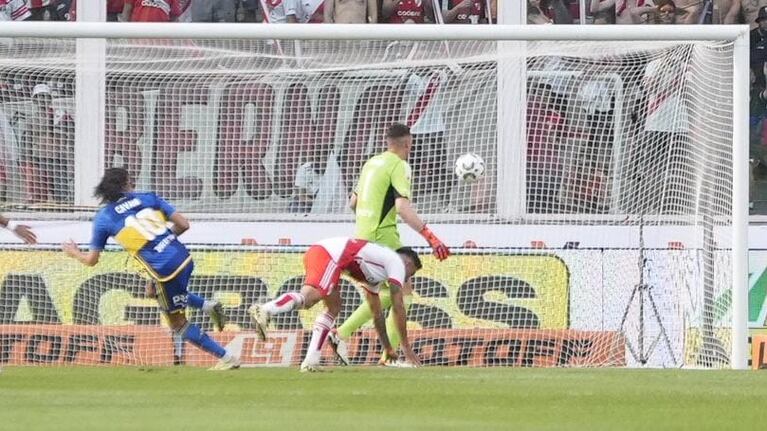 El gol de Cavani para el 2 a 1 de Boca sobre River en el Kempes