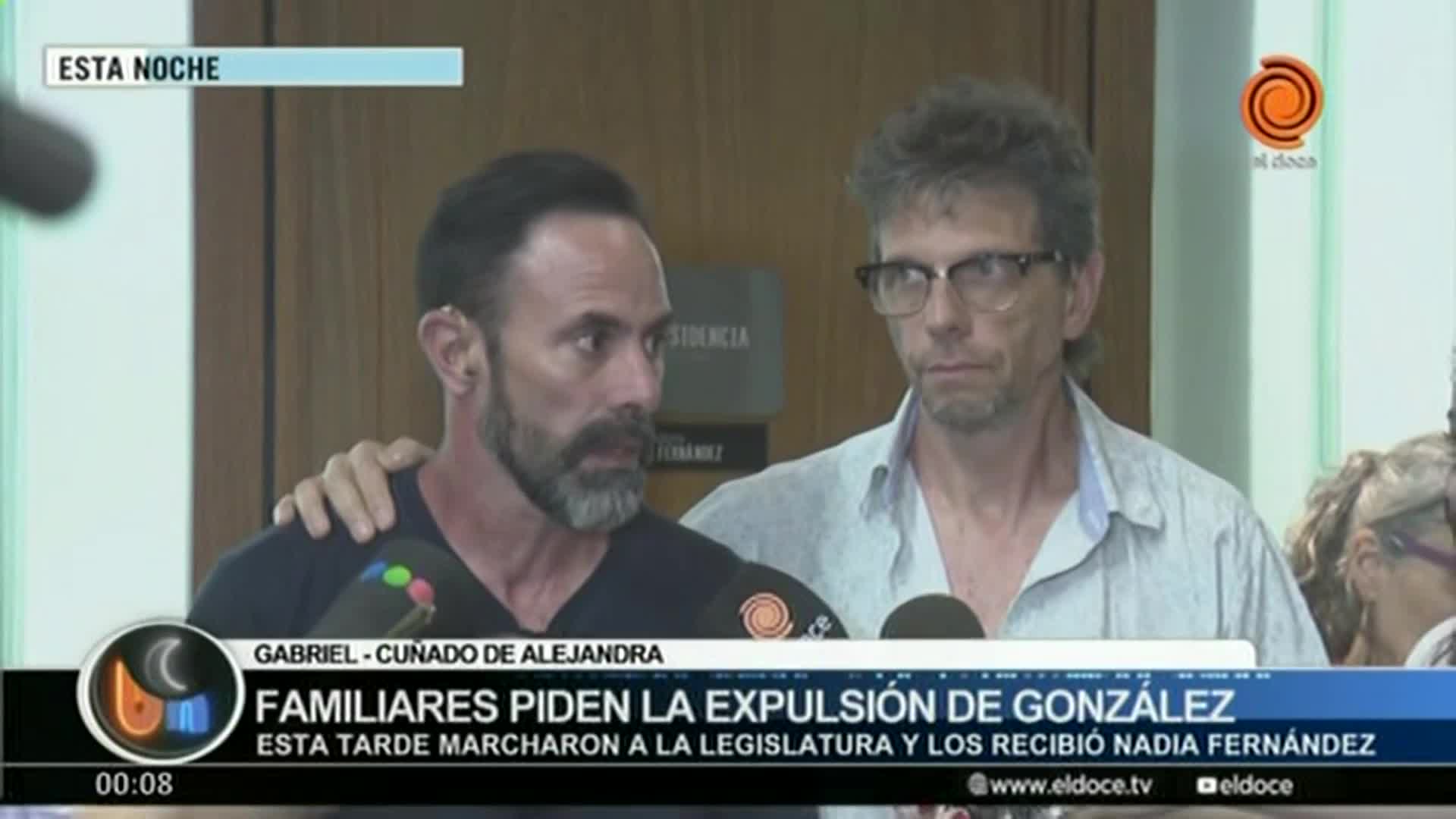 Familiares pidieron la expulsión de Oscar González