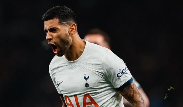 Cuti Romero marcó un sorprendente gol y llegó a 100 partidos con la camiseta del Tottenham