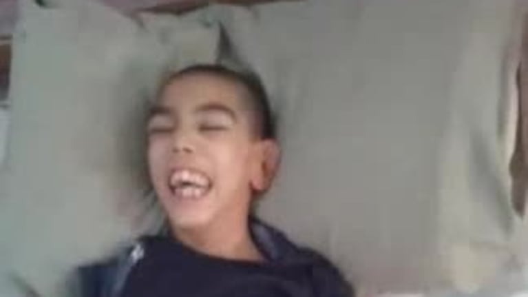 La reacción de Santi cuando escucha a La Mona