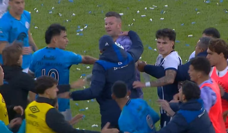 Herrera, enfurecido con Passerini y expulsado en el final del superclásico