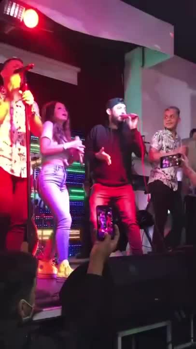 Ulises Bueno cantó con Magui en Palmira