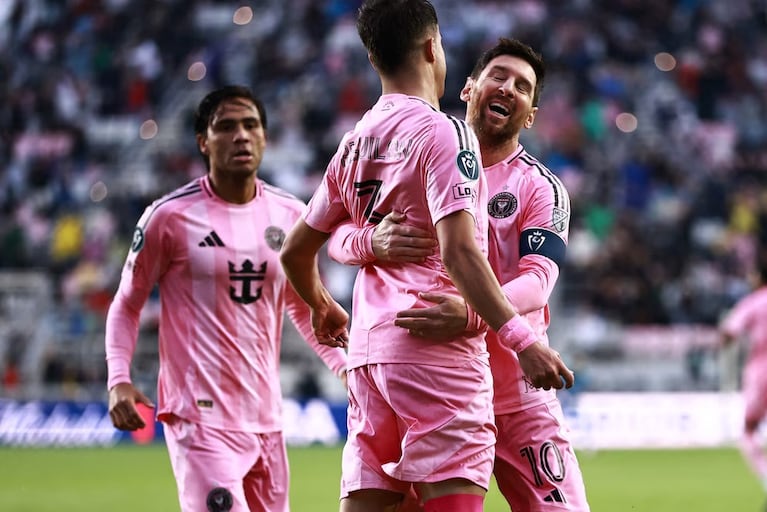 Video: en otra noche histórica Messi llegó al gol 900