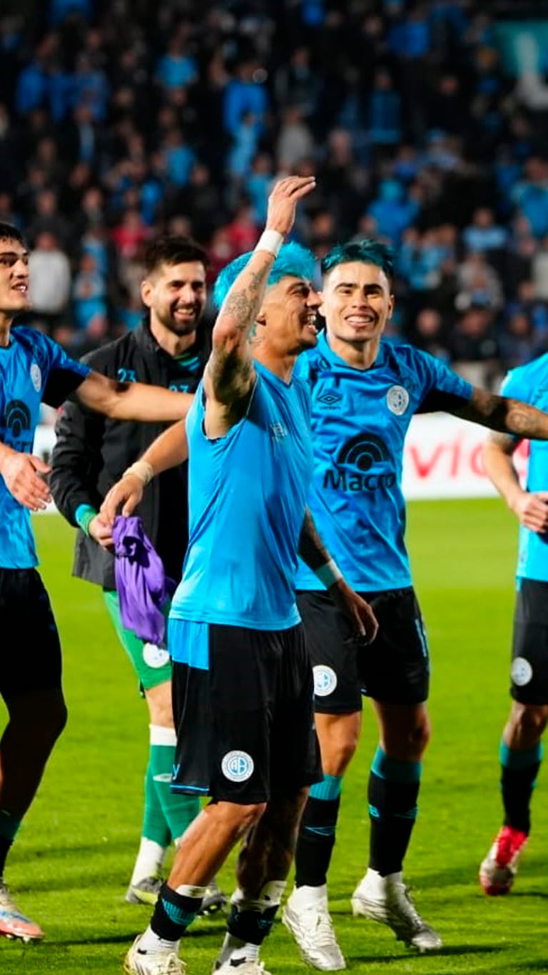 Locura pirata: “El que no salta es de la T”