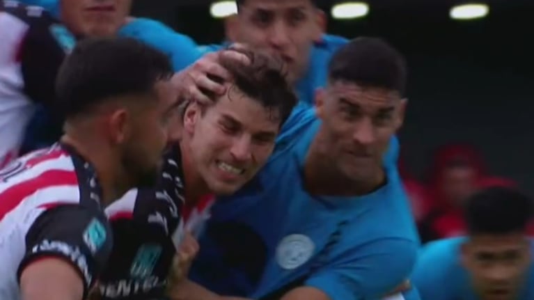 El VAR revisó y expulsaron a Morales en Belgrano ante Barracas