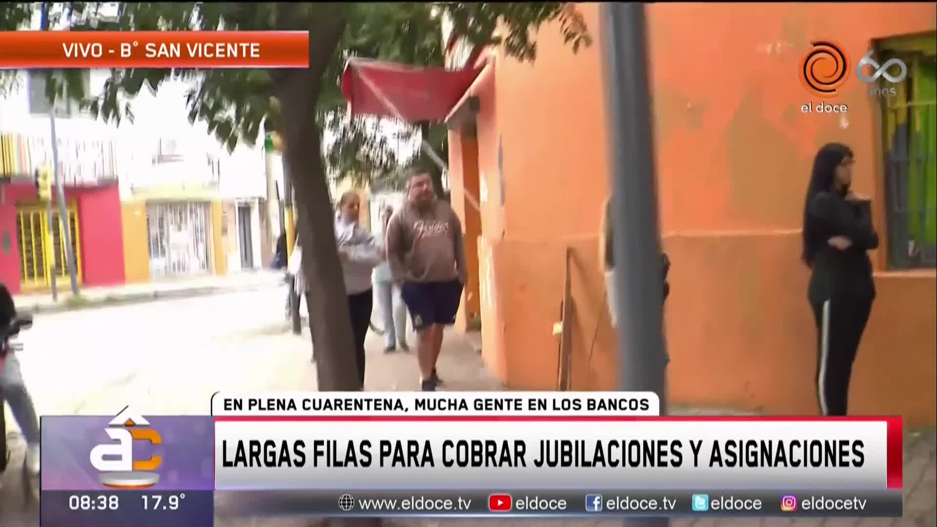 Colas de varias cuadras para cobrar en plena cuarentena