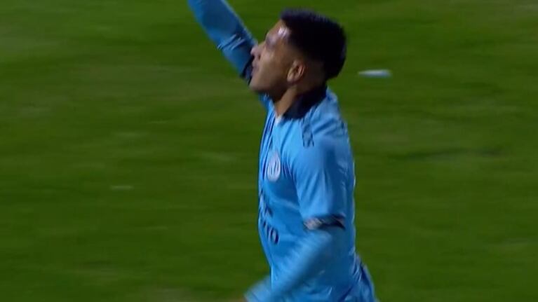 El gol de Uvita Fernández para el 1-0 de Belgrano ante Argentinos Juniors