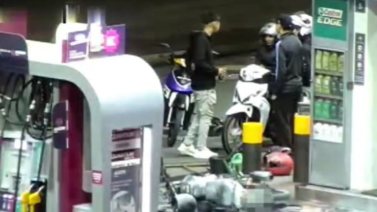 Se quemó tras incendiarse un bidón de nafta en una estación de servicio: el dramático video