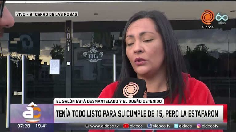 Denuncia que un salón de fiesta los estafó