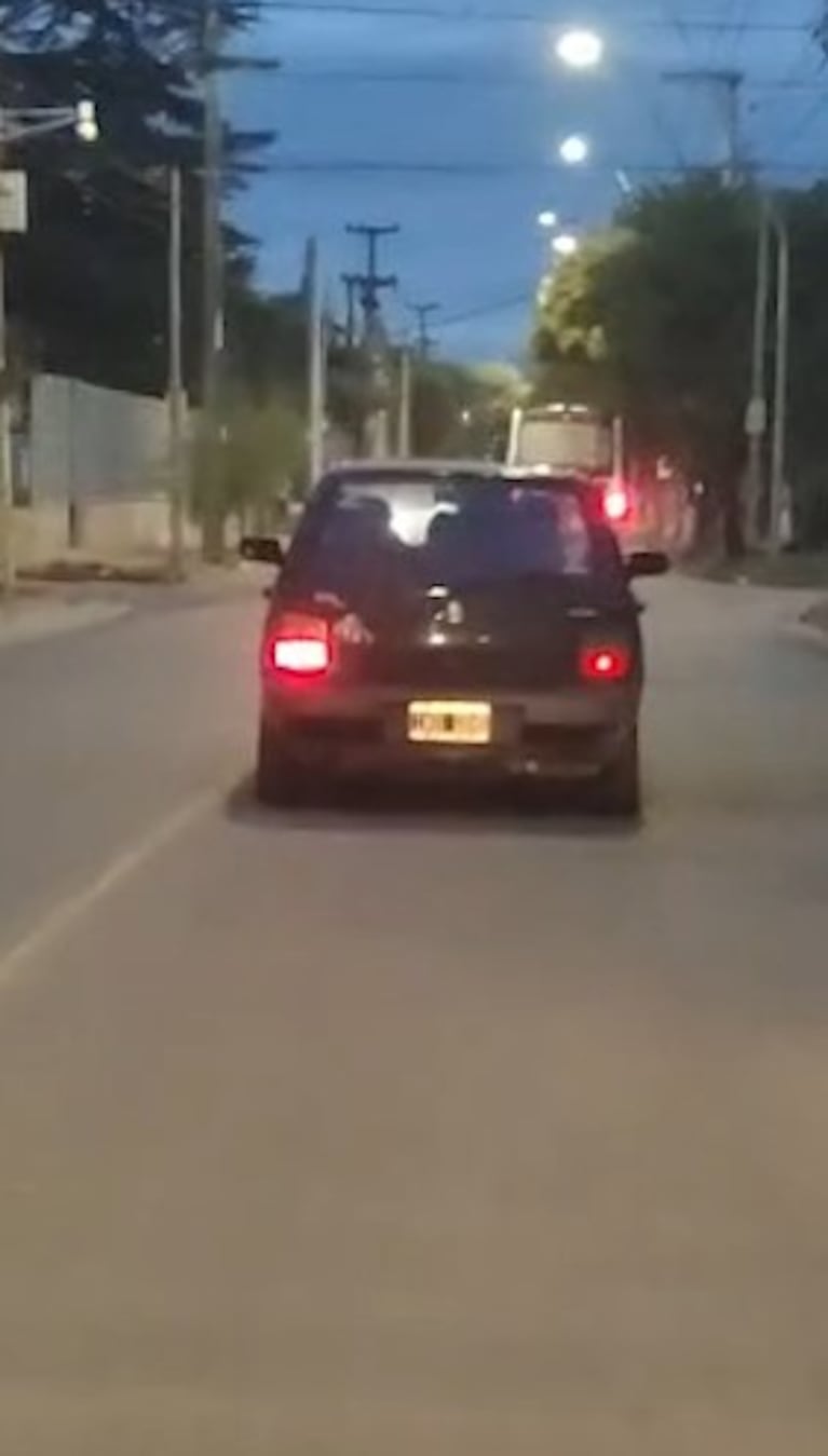 Grabaron a siete jóvenes en un auto a las 7 de la mañana en Córdoba